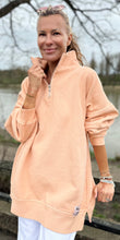 Load image into Gallery viewer, DIANA ZIP NECK - Peach
