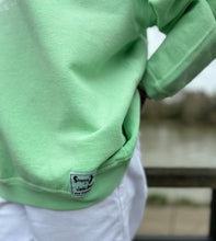 Load image into Gallery viewer, 05 CLASSIC SQUARE SWEATSHIRT - Pistachio
