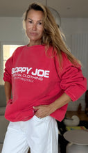 Load image into Gallery viewer, 05 CLASSIC SQUARE SWEATSHIRT -Red Wash