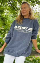 Load image into Gallery viewer, 05 CLASSIC SQUARE SWEATSHIRT - Navy Wash