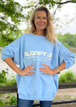 Load image into Gallery viewer, 05 CLASSIC SQUARE SWEATSHIRT - Baby Blue
