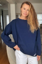 Load image into Gallery viewer, ORIGIN 05 CLASSIC SQUARE SWEATSHIRT - MIDNIGHT BLUE