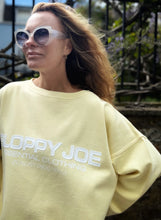 Load image into Gallery viewer, 05 CLASSIC SQUARE SWEATSHIRT - Butter Yellow

