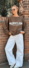 Load image into Gallery viewer, 05 CLASSIC SQUARE SWEATSHIRT - Chocolate
