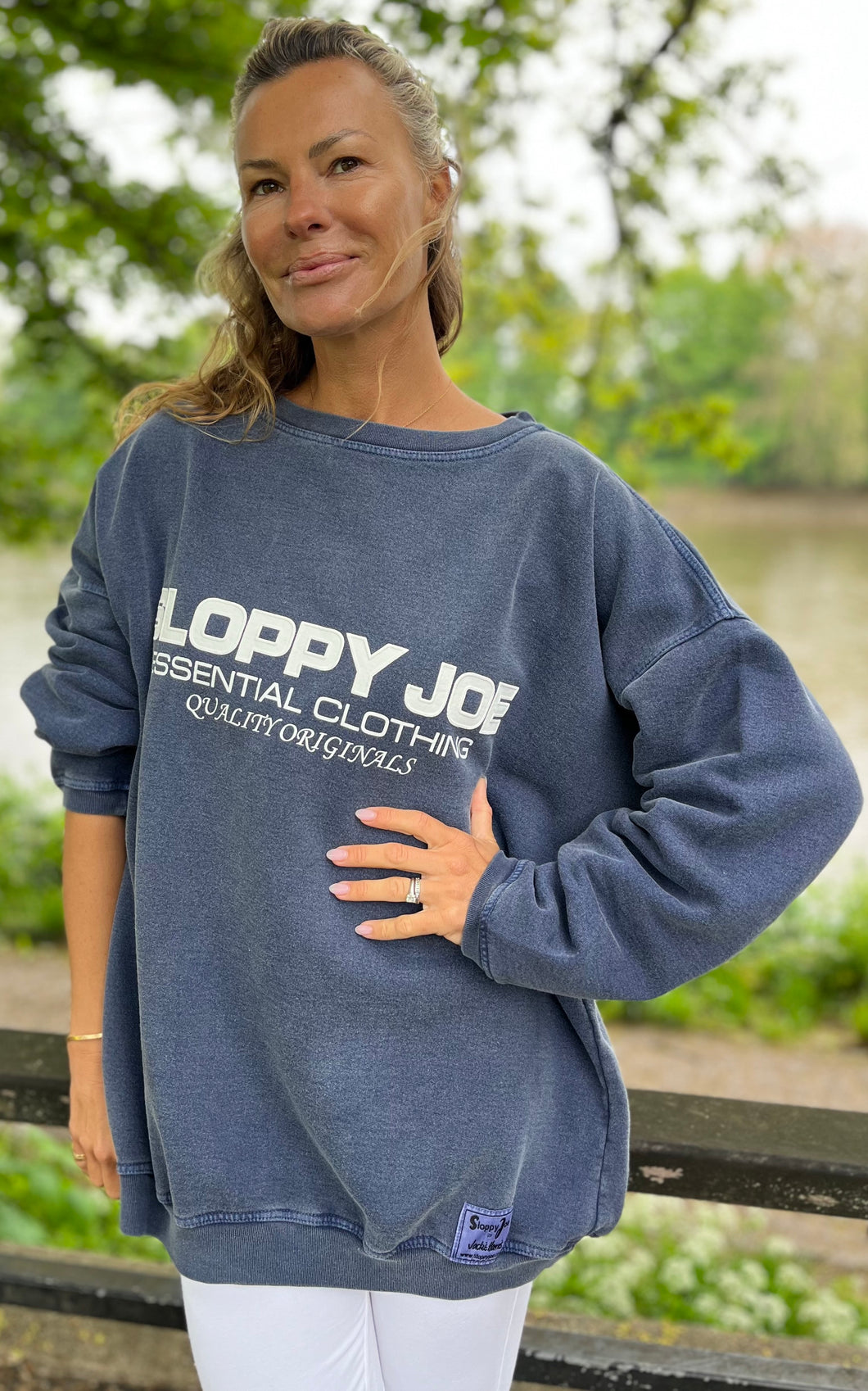 05 CLASSIC SQUARE SWEATSHIRT - Navy Wash