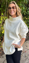 Load image into Gallery viewer, HIGH NECK SWEATSHIRT - Warm White
