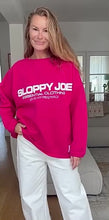 Load and play video in Gallery viewer, 05 CLASSIC SQUARE SWEATSHIRT - Lipstick
