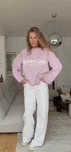 Load and play video in Gallery viewer, 05 CLASSIC SQUARE SWEATSHIRT - Misty Pink
