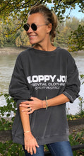 Load image into Gallery viewer, 05 CLASSIC SQUARE SWEATSHIRT - Black Wash

